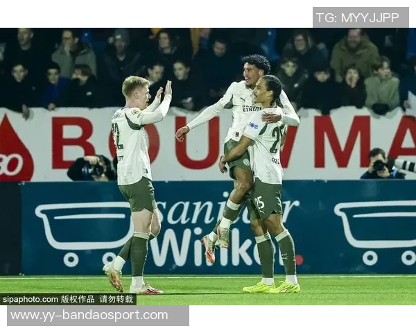 埃因霍温主帅确认佩里西奇将留队消除与国米的转会传闻